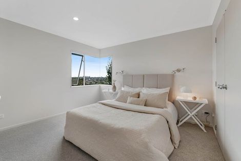Photo of property in 2/8a Target Road, Totara Vale, Auckland, 0629