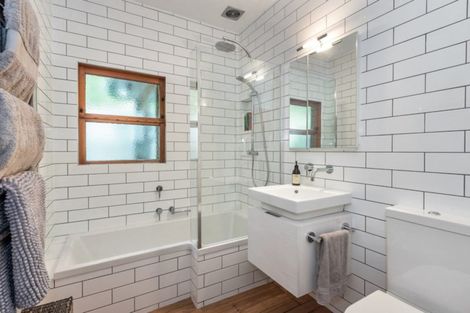 Photo of property in 4 Edgecumbe Street, Whitiora, Hamilton, 3200