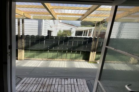 Photo of property in 10 Granville Drive, Massey, Auckland, 0614