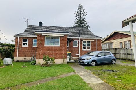 Photo of property in 3154 Great North Road, New Lynn, Auckland, 0600