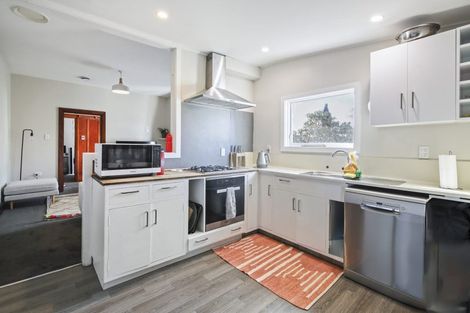 Photo of property in 33 Tower Street, Hornby, Christchurch, 8042