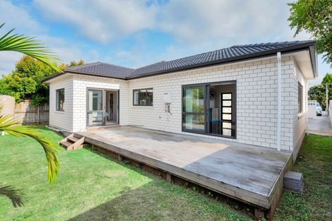 Photo of property in 3a Edwards Avenue, Henderson, Auckland, 0610