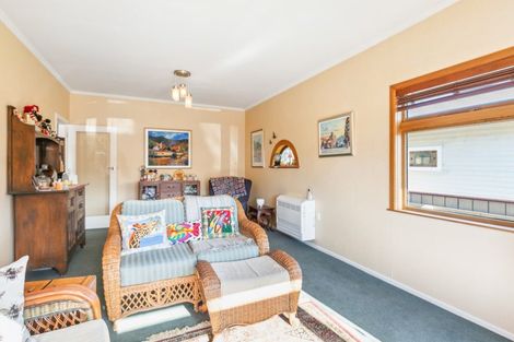 Photo of property in 93 Apu Crescent, Lyall Bay, Wellington, 6022