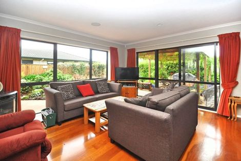 Photo of property in 6 O'sullivan Place, Waiuku, 2123