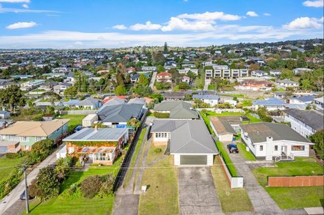 Photo of property in 35 Eastglen Road, Glen Eden, Auckland, 0602