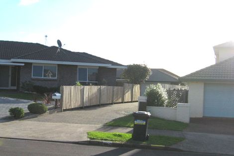 Photo of property in 2/7 Tumbridge Place, Somerville, Auckland, 2014
