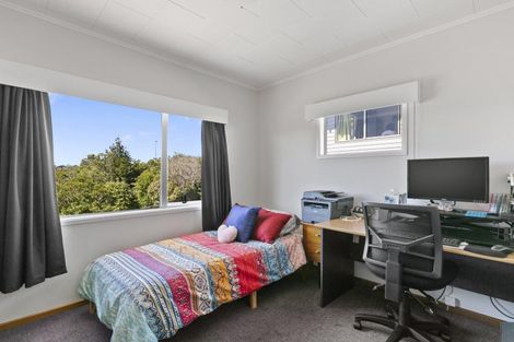 Photo of property in 17 Padnell Crescent, Paparangi, Wellington, 6037