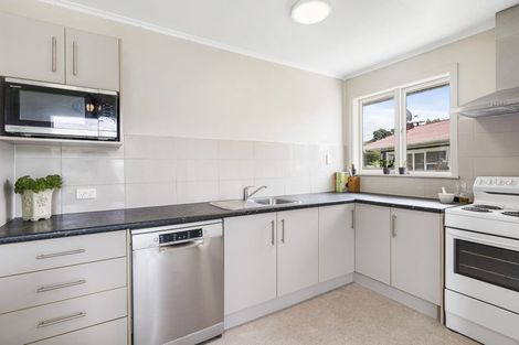 Photo of property in 45 Lauderdale Road, Birkdale, Auckland, 0626