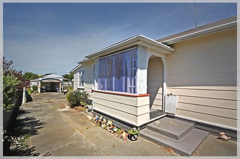 Photo of property in 58 Avenue Road, Foxton, 4814