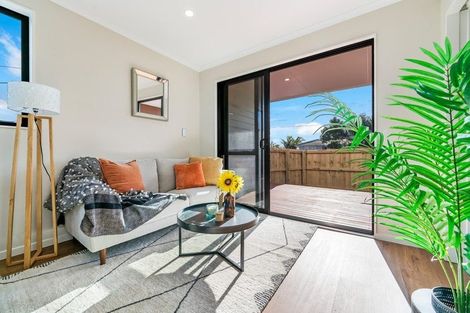 Photo of property in 4/3 Royal View Road, Te Atatu South, Auckland, 0610
