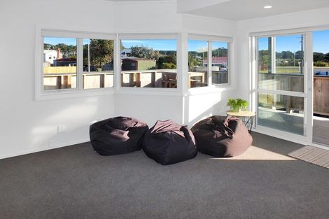 Photo of property in 53 Pratt Avenue, Foxton Beach, Foxton, 4815