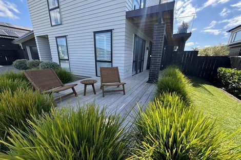Photo of property in 16 Mutetai Road, Clarks Beach, 2122