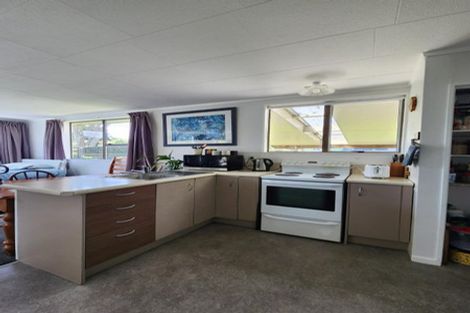 Photo of property in 71 Mcfarlane Street, Oakura, 4314