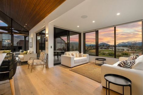 Photo of property in 2 Mccaw Mews, Wanaka, 9305