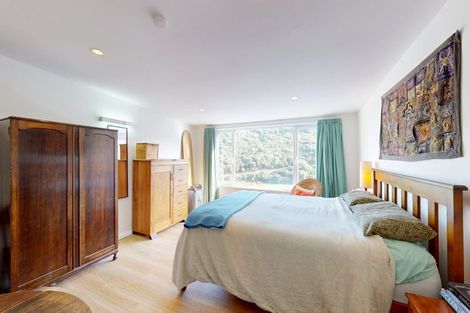 Photo of property in 103 Houghton Bay Road, Houghton Bay, Wellington, 6023