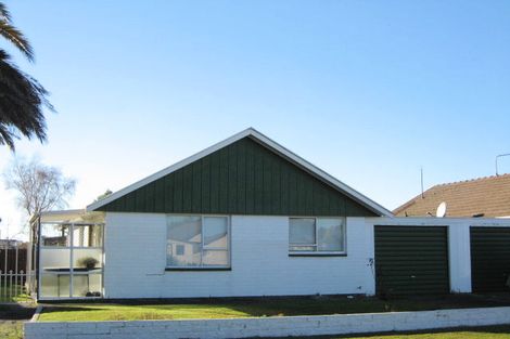 Photo of property in 2/2 Lomax Place, Islington, Christchurch, 8042