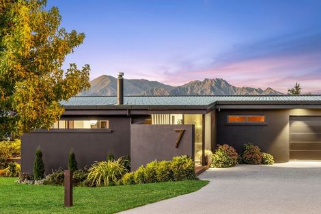 Photo of property in 7 Diamond Lane, Wanaka, 9305