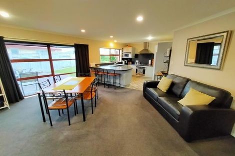 Photo of property in 52 Geneva Terrace, Kelvin Grove, Palmerston North, 4414