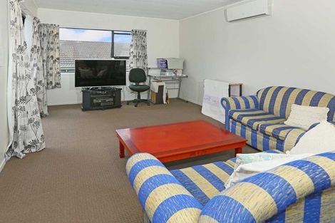 Photo of property in 4 Landsdale Place, Massey, Auckland, 0614