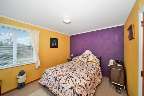 Photo of property in 10 Robbins Crescent, Hawera, 4610