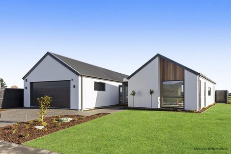 Photo of property in 100 Skibbereen Drive, Halswell, 8025