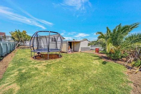 Photo of property in 23 Kemble Close, Mangere, Auckland, 2022