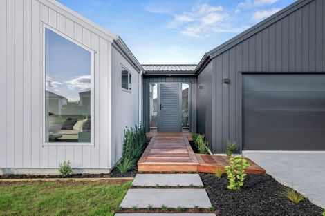 Photo of property in 42 Opouatu Avenue, Glenbrook, 2681