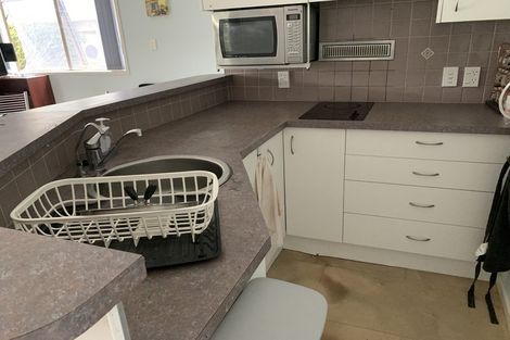 Photo of property in 8 Stokes Avenue, Te Atatu Peninsula, Auckland, 0610