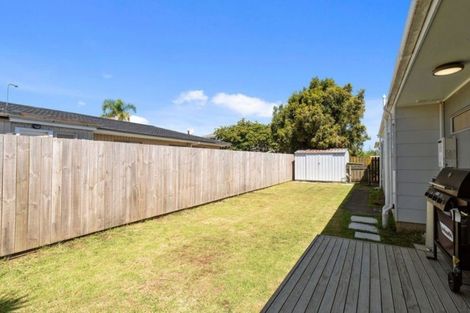 Photo of property in 17a/1 Tawa Road, Te Atatu Peninsula, Auckland, 0610