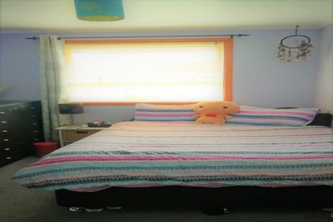 Photo of property in 27 Statesman Street, Henderson, Auckland, 0612