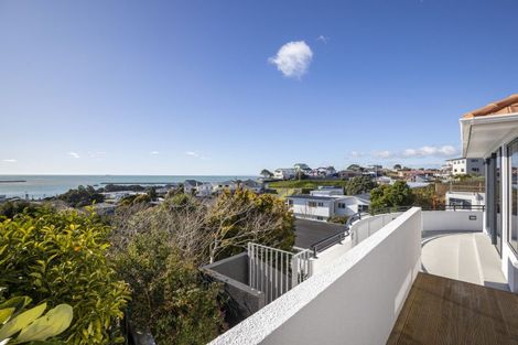 Photo of property in 23 Peace Avenue, Moturoa, New Plymouth, 4310