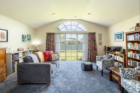 Photo of property in 15 Wood Street, Greytown, 5712