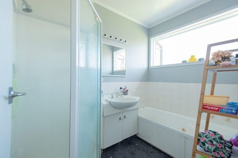 Photo of property in 28 Raglan Avenue, Cloverlea, Palmerston North, 4412