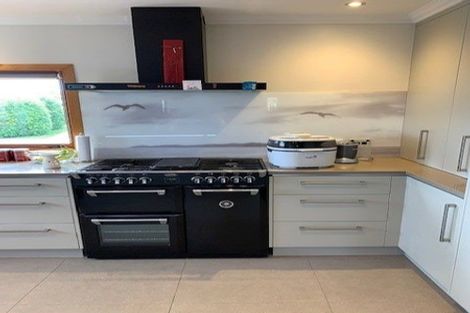 Photo of property in 117 Seaview Road, Paraparaumu Beach, Paraparaumu, 5032