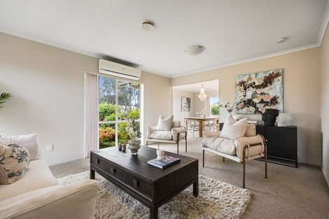Photo of property in 2 Jubaea Place, Henderson, Auckland, 0610