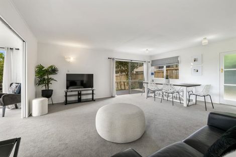 Photo of property in 2 Francis Street, Hauraki, Auckland, 0622
