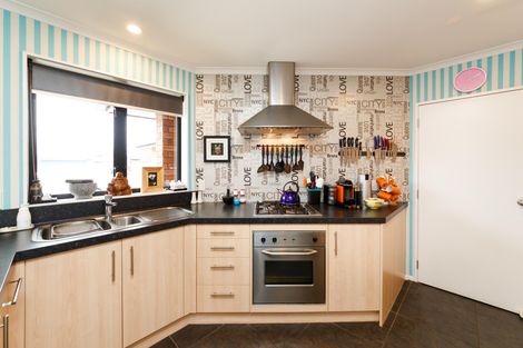 Photo of property in 15 Orlando Way, Kelvin Grove, Palmerston North, 4414