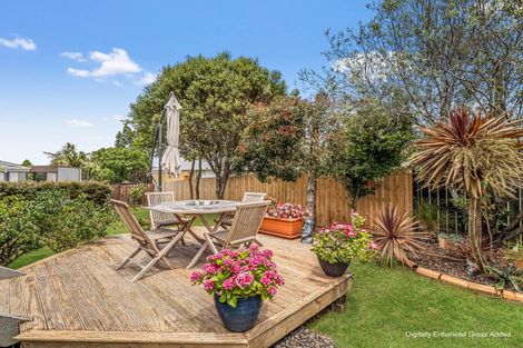 Photo of property in 3 Buisson Glade, West Harbour, Auckland, 0618