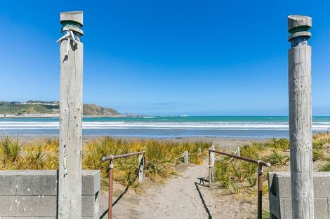 Photo of property in 14 Rua Street, Lyall Bay, Wellington, 6022