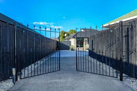 Photo of property in 2/32 Anglesea Avenue, Parklands, Christchurch, 8083