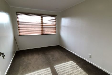 Photo of property in 31 Beaubank Road, Kelston, Auckland, 0602