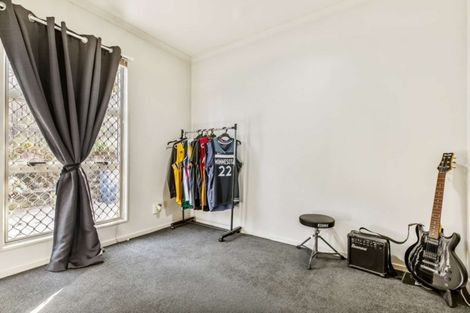 Photo of property in 8 Verdale Circle, Glen Eden, Auckland, 0602