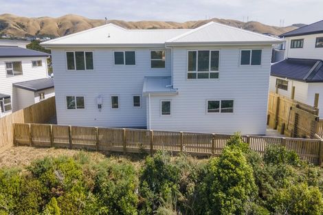Photo of property in 7 Pine Hill Rise, Glenside, Wellington, 6037