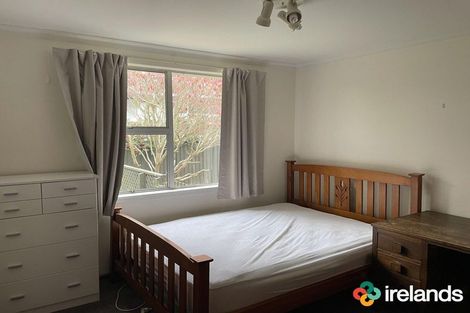 Photo of property in 17 Highfield Place, Avonhead, Christchurch, 8042