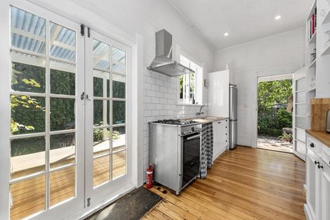 Photo of property in 25 Myrtle Street, Hamilton East, Hamilton, 3216