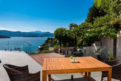 Photo of property in 2 Marina View, Waikawa, Picton, 7281