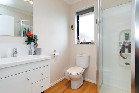 Photo of property in 15 Orlando Way, Kelvin Grove, Palmerston North, 4414