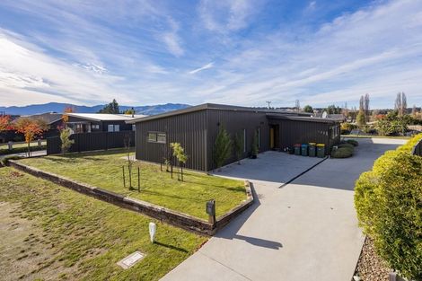 Photo of property in 19 Kingfisher Crescent, Albert Town, Wanaka, 9305