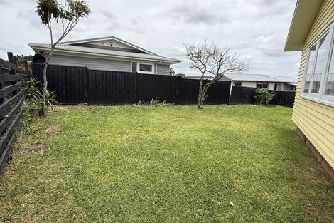 Photo of property in 9 Justin Place, Te Atatu Peninsula, Auckland, 0610