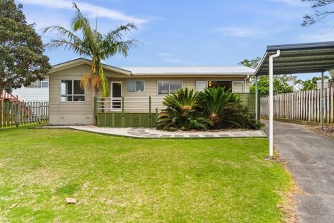 Photo of property in 12 Curlew Place, One Tree Point, 0118